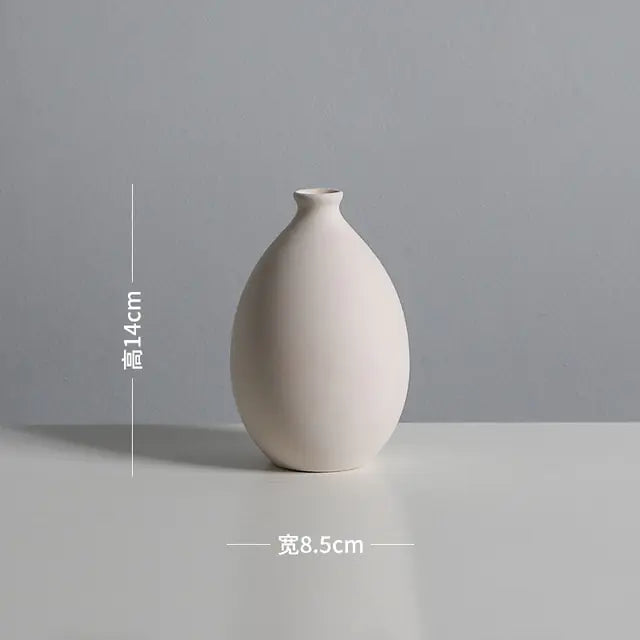 Antique-inspired Chinese vase decoration”