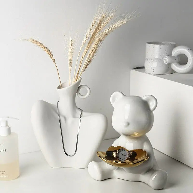 Sculpture vase used as modern home ornament
