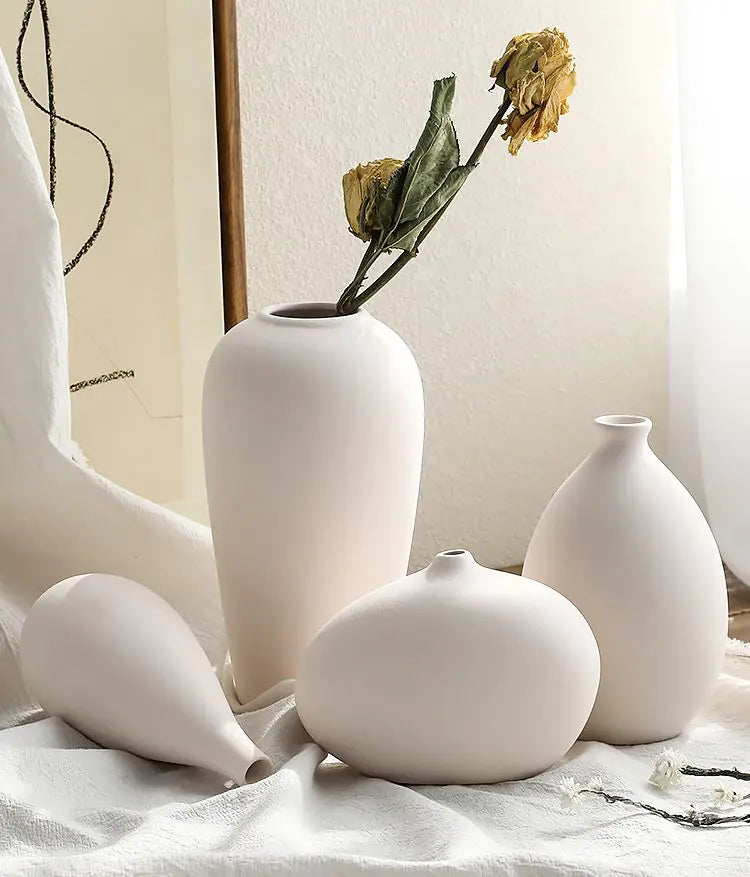 Antique-inspired Chinese vase decoration”