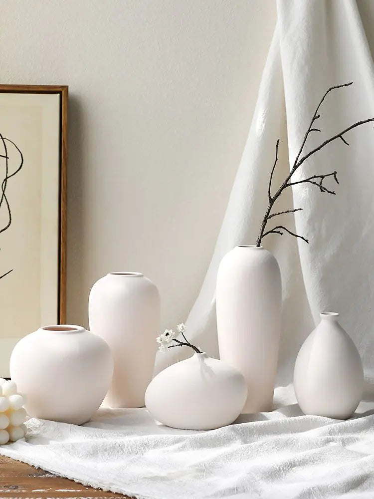 Antique-inspired Chinese vase decoration”