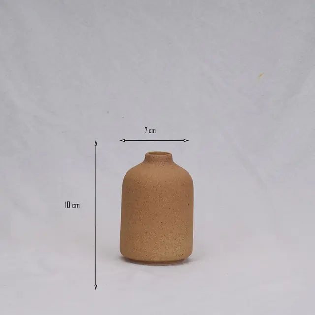 Simple Ceramic Vase quality vase with a minimal design, measuring 10cm in height and 7cm in width.