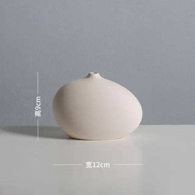 Antique-inspired Chinese vase decoration”