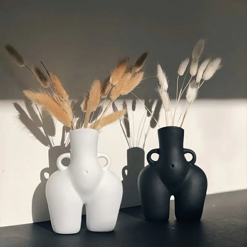 Sculpture vase used as modern home ornament