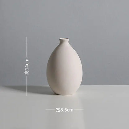 Antique-inspired Chinese vase decoration”