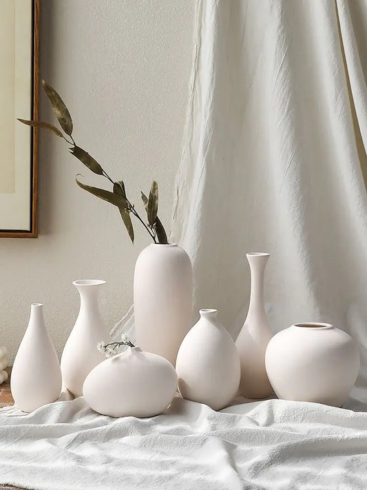 Antique-inspired Chinese vase decoration”