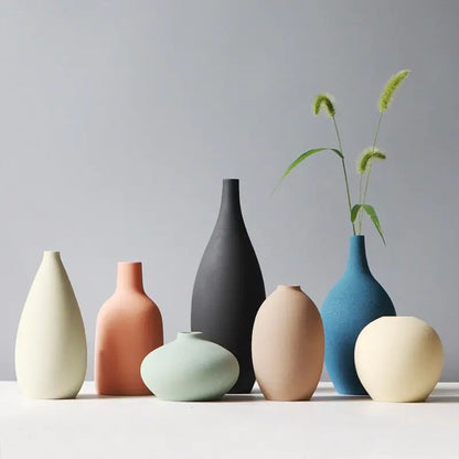 Ceramic vases in Nordic style for home display