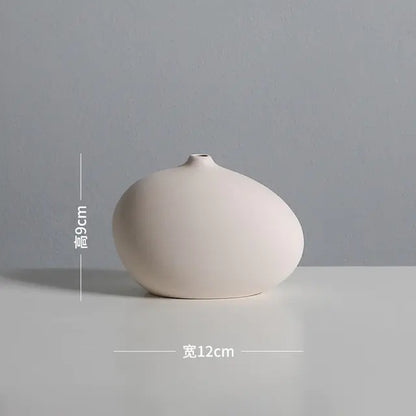 Antique-inspired Chinese vase decoration”