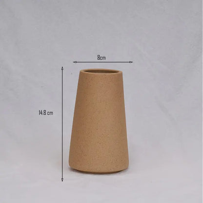 Simple Ceramic Vase quality vase in a natural finish, dimensions 14.8 cm height and 8 cm diameter.