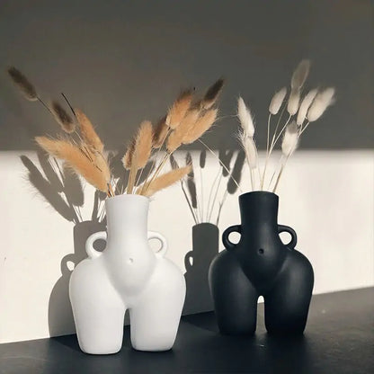 Sculpture vase used as modern home ornament