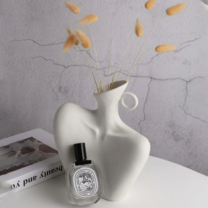 Sculpture vase used as modern home ornament